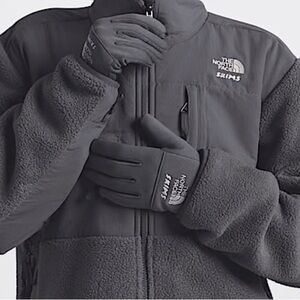 SKIMS X The North Face ONYX Gloves SIZE LARGE.   🖤NWT! Sold out!🖤